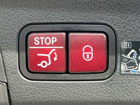 Used 2025 Mercedes-Benz GLE 350 4MATIC image 11