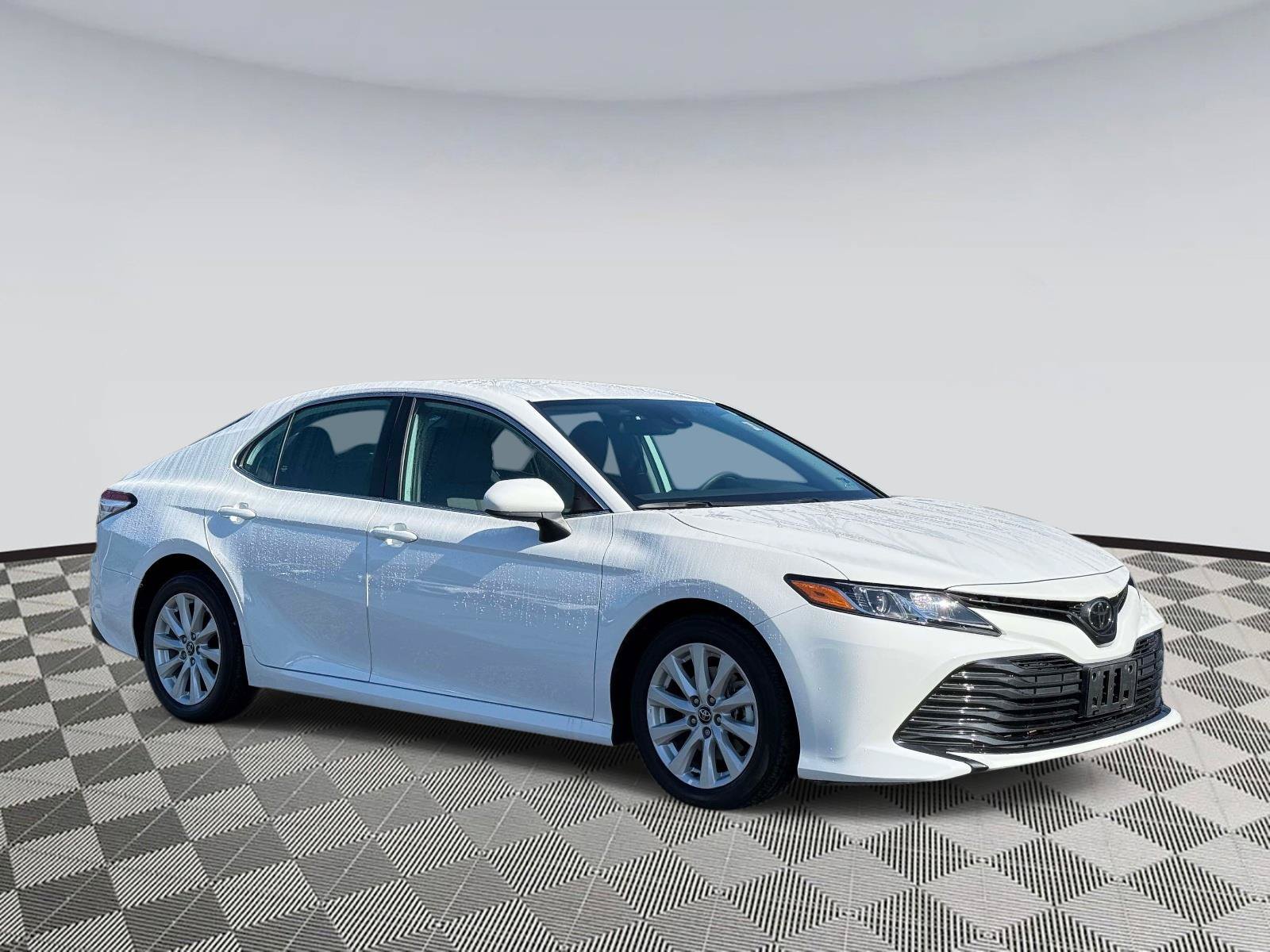 Used 2020 Toyota Camry LE FWD image 1
