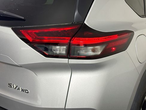 Used 2022 Nissan Rogue SV AWD/4WD image 34