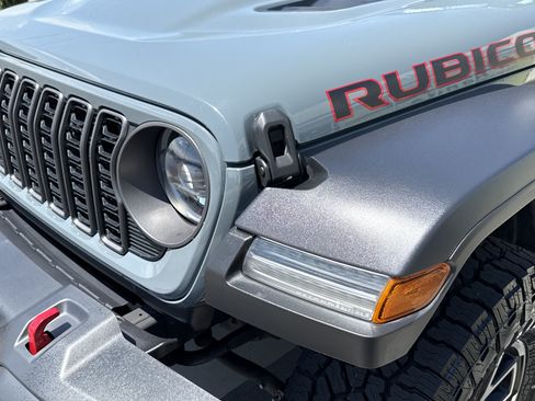 Used 2024 Jeep Wrangler Unlimited Rubicon AWD/4WD image 6