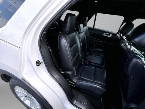 Used 2011 Ford Explorer XLT w/ 202A Rapid Spec Order Code FWD image 17