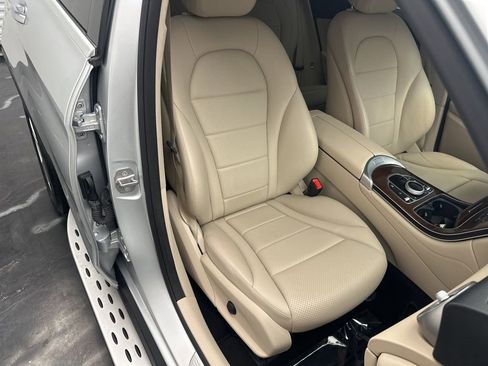 Used 2018 Mercedes-Benz GLC 300 4MATIC image 9