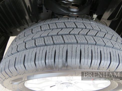 Used 2023 Nissan Titan SV w/ SV Convenience Package image 11