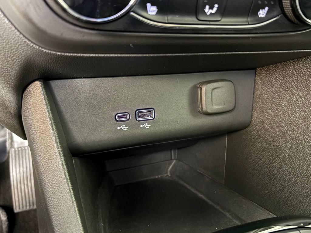 Used 2024 Buick Encore GX Preferred w/ Comfort Package FWD image 31