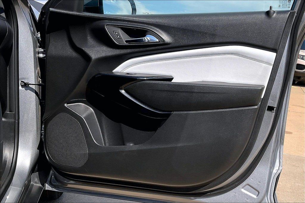 Used 2024 Chevrolet Trax LT FWD image 24