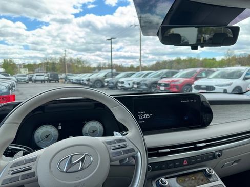 Used 2024 Hyundai Palisade Calligraphy AWD/4WD image 2