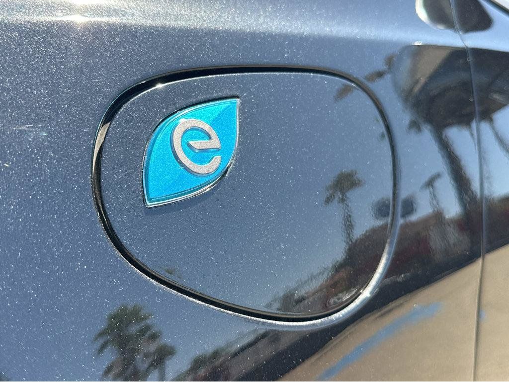Used 2023 Chrysler Pacifica Pinnacle FWD image 31