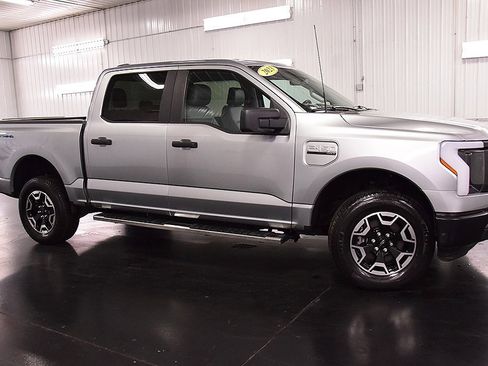 Used 2023 Ford F150 Lightning Pro image 9