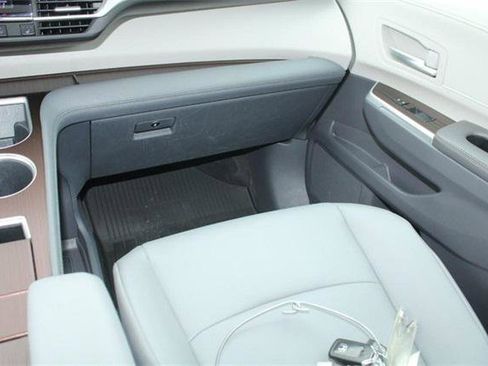 Certified 2024 Toyota Sienna XLE image 14