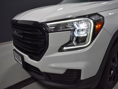 Used 2022 GMC Terrain SLE w/ Driver Convenience Package image 11