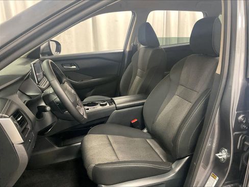 Used 2025 Nissan Rogue SV image 10