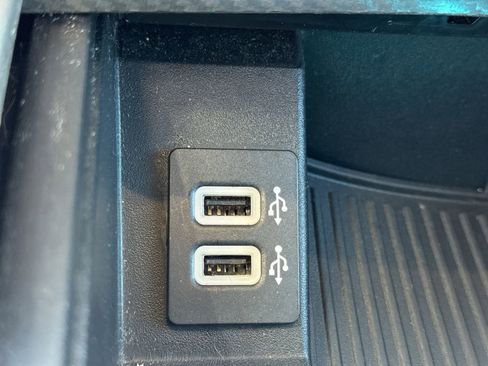 Used 2019 Ford F150 Lariat w/ Equipment Group 502A Luxury AWD/4WD image 38