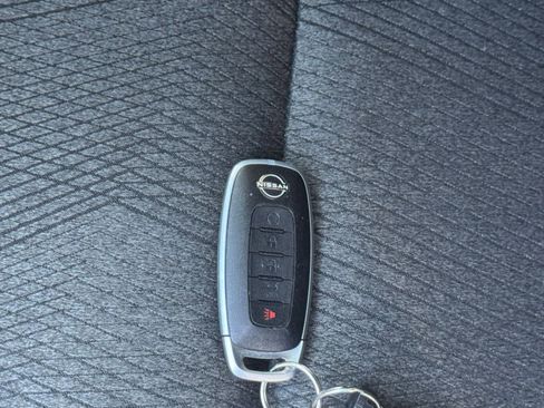 Used 2025 Nissan Rogue SV FWD image 27