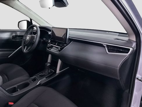 Used 2024 Toyota Corolla Cross LE FWD image 19