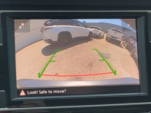 Used 2021 Volkswagen Tiguan SE w/ Panoramic Sunroof Package FWD image 27