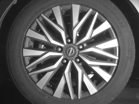 Used 2025 Nissan Altima 2.5 SV FWD image 12