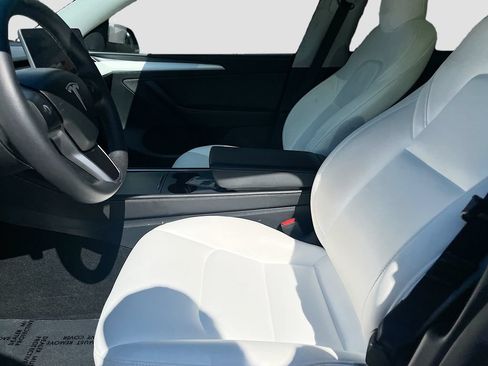 Used 2025 Tesla Model Y Long Range AWD/4WD image 21