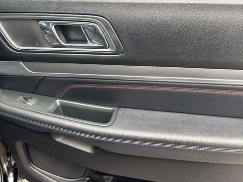 Used 2018 Ford Explorer Sport image 45
