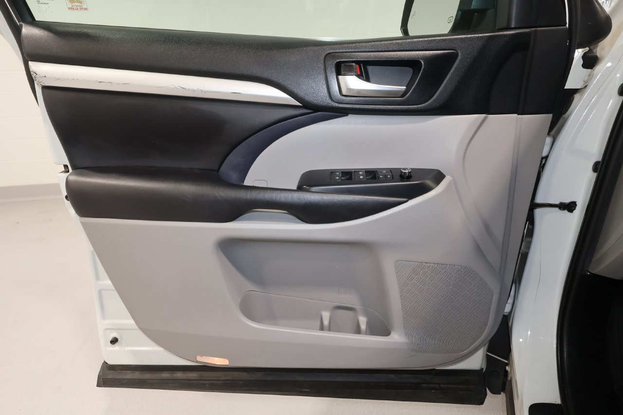 Used 2019 Toyota Highlander XLE w/ Protection Package #3 AWD/4WD image 13