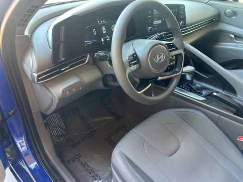 Certified 2025 Hyundai Elantra SE image 14