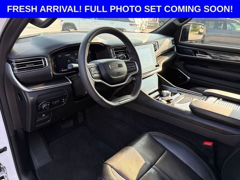 Used 2023 Jeep Wagoneer 4WD w/ Premium Group I image 11