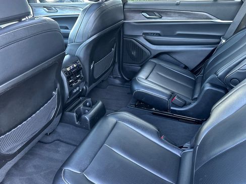 Used 2024 Jeep Grand Cherokee L Limited w/ Luxury Tech Group II AWD/4WD image 14