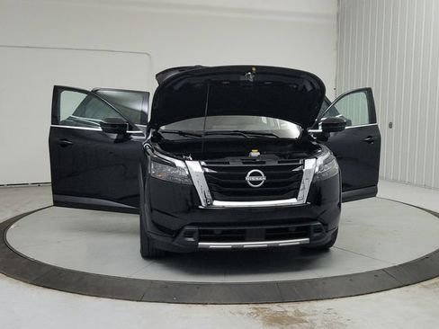 Used 2025 Nissan Pathfinder SL w/ SL Premium Package AWD/4WD image 11