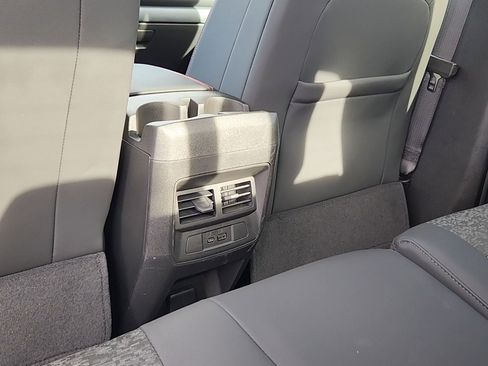 Used 2024 Chevrolet Colorado Z71 image 17