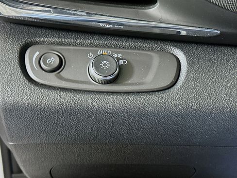 Used 2025 Buick Envista Preferred image 16