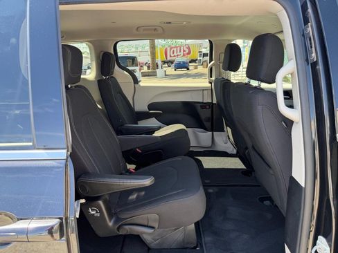 Used 2020 Chrysler Voyager LX FWD image 40