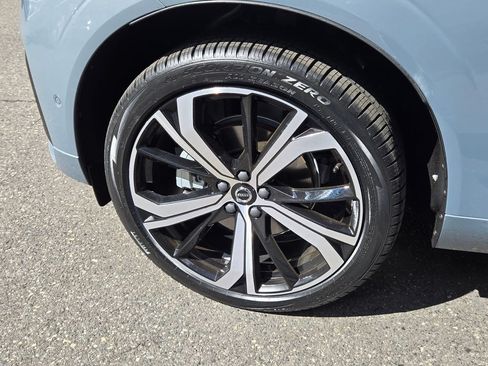 Certified 2024 Volvo XC60 B5 Ultimate w/ Protection Package Premier AWD/4WD image 9