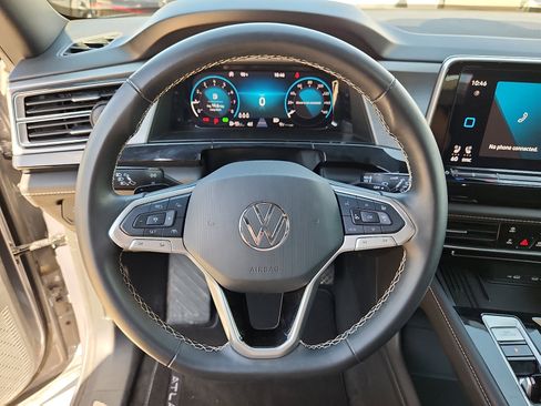 Certified 2025 Volkswagen Atlas Cross Sport SE FWD image 16