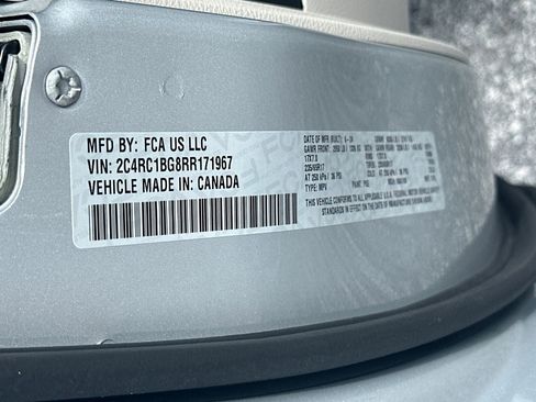 Used 2024 Chrysler Pacifica Touring-L FWD image 34