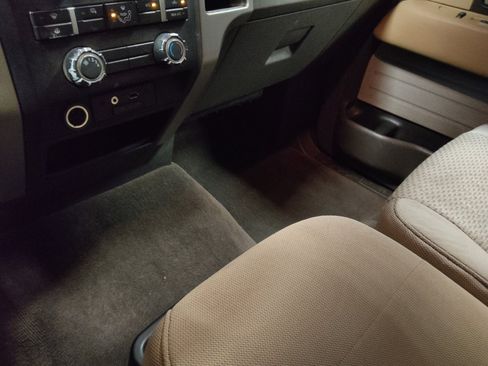 Used 2012 Ford F150 XLT w/ XLT Chrome Pkg image 26