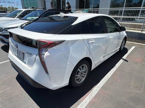 Used 2017 Toyota Prius Two w/ Prius Two Safety Plus Package FWD image 2