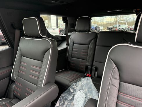 New 2026 GMC Yukon AT4 Ultimate w/ LPO, Illumination Package image 19