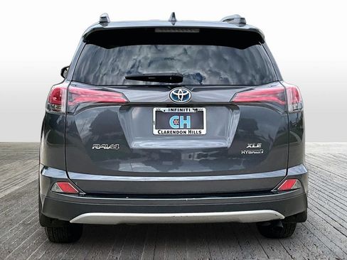 Used 2018 Toyota RAV4 XLE AWD/4WD image 7