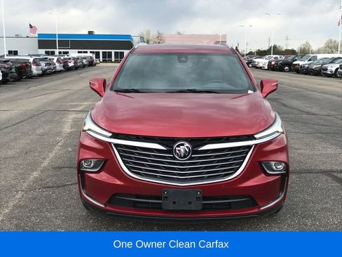 Used 2023 Buick Enclave Essence AWD/4WD image 2