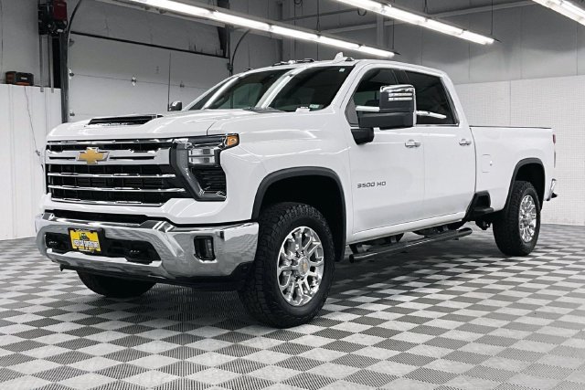 Used 2025 Chevrolet Silverado 3500 LTZ AWD/4WD image 12