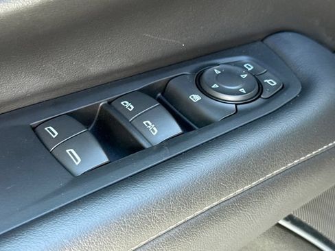Used 2025 Chevrolet Suburban Z71 AWD/4WD image 21
