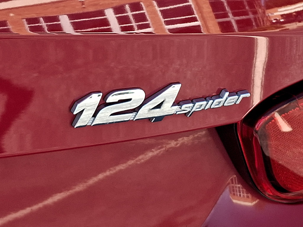 Used 2017 FIAT 124 Spider Abarth RWD image 31