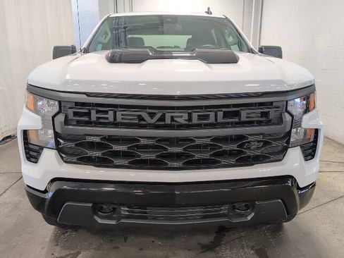 Used 2024 Chevrolet Silverado 1500 Custom Trail Boss w/ Dark Appearance Package AWD/4WD image 2