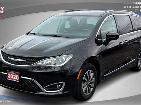 Used 2020 Chrysler Pacifica Touring-L Plus image 1