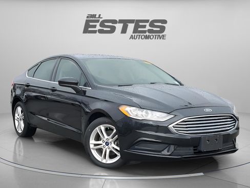 Certified 2018 Ford Fusion SE w/ Fusion SE Technology Package FWD image 5