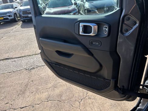 Used 2025 Jeep Wrangler Unlimited Sahara AWD/4WD image 18