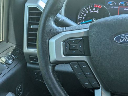 Used 2020 Ford F250 Lariat w/ Lariat Value Package AWD/4WD image 13