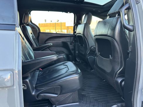 Used 2020 Chrysler Pacifica Touring-L w/ Advanced Safetytec Group image 28