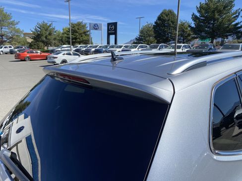 Used 2023 Volkswagen Tiguan SE w/ Panoramic Sunroof Package FWD image 17