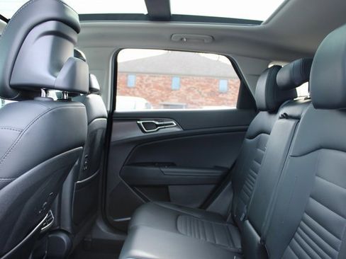 Used 2025 Kia Sportage SX image 35