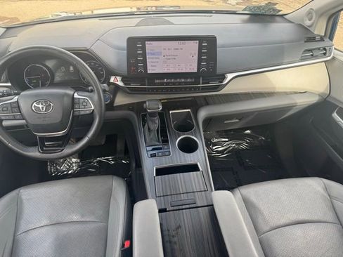 Certified 2023 Toyota Sienna Limited image 17